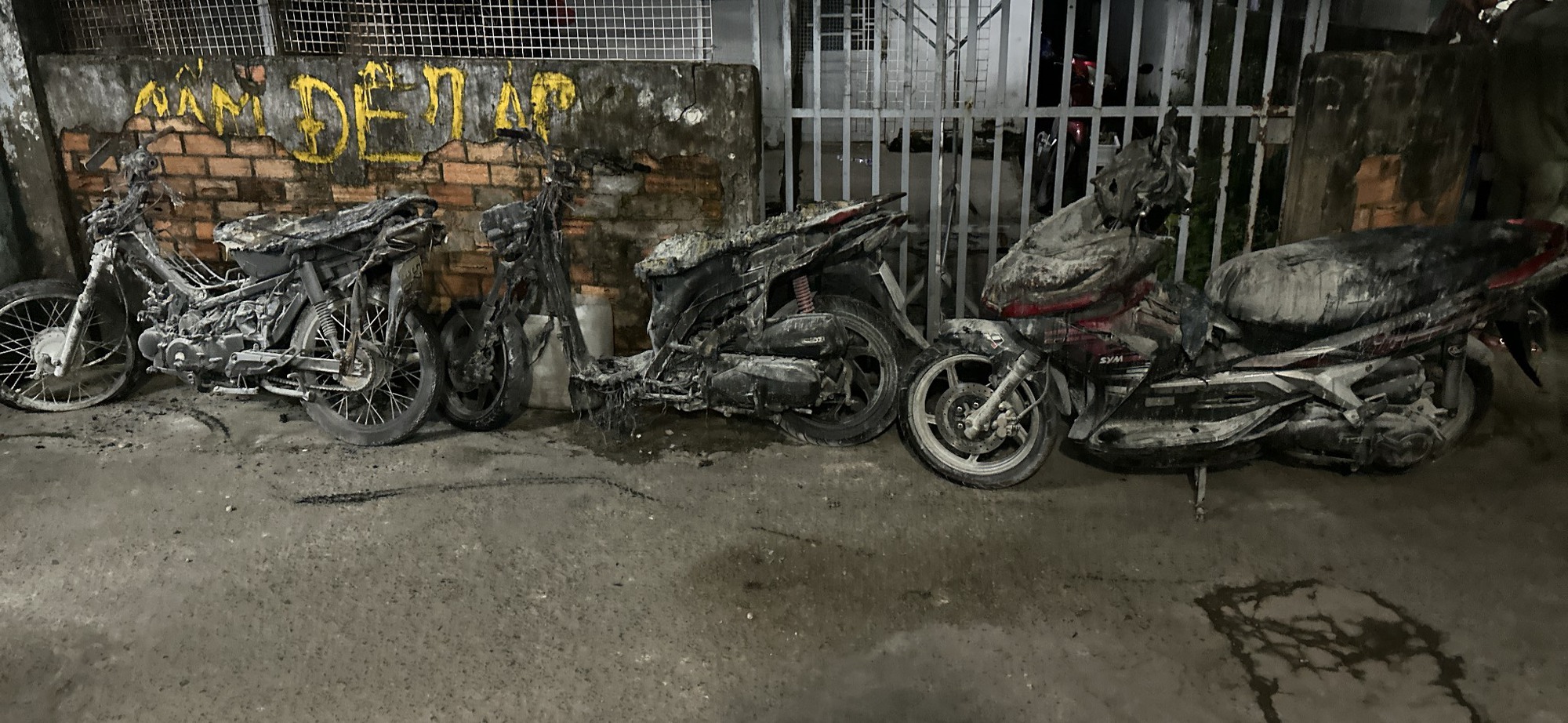 Nửa đêm đem xăng đốt nhà dân ở cùng hẻm, nam thanh niên ở Cần Thơ bị công an bắt khẩn cấp - Ảnh 2.