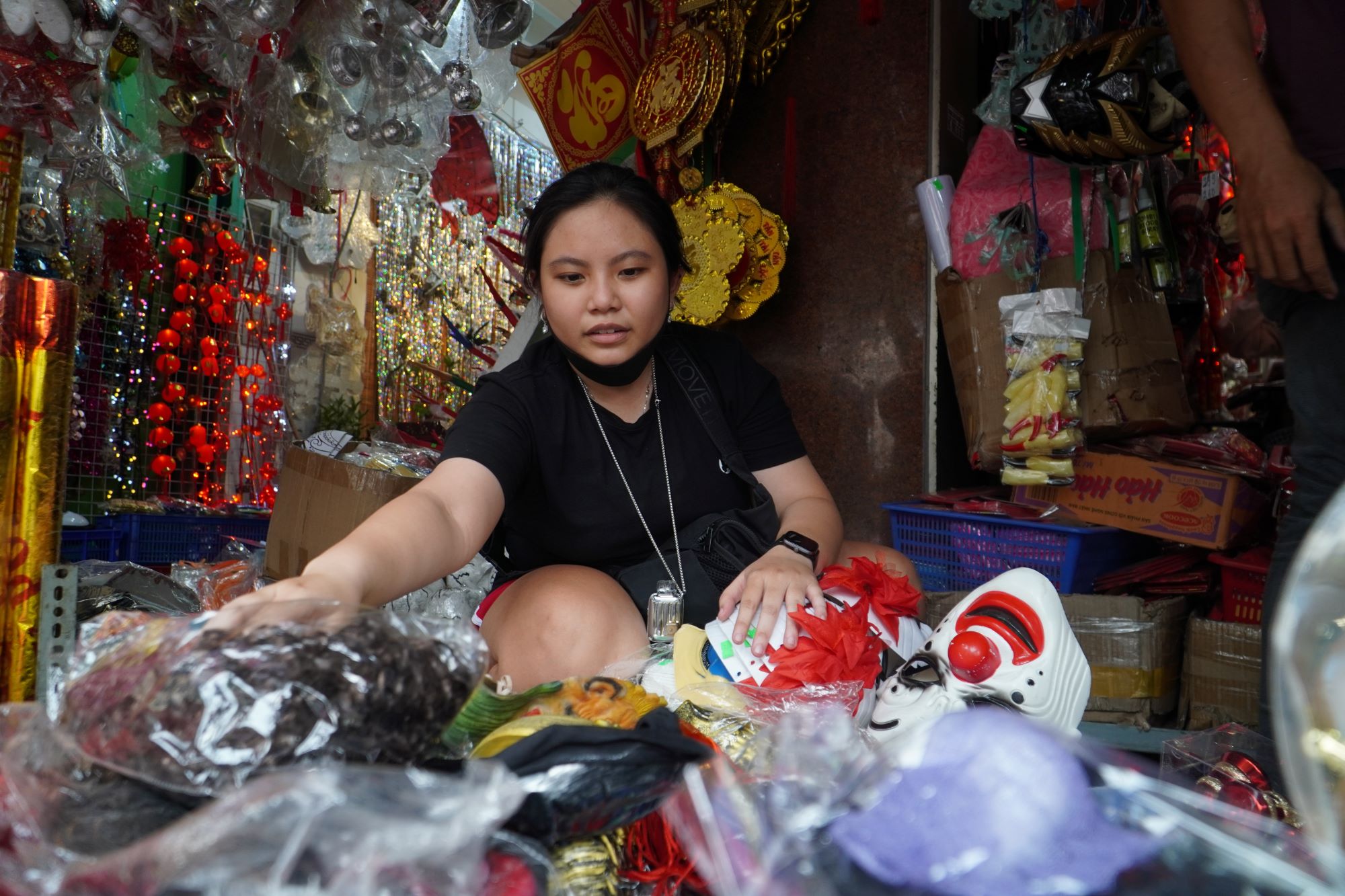 Đồ trang trí Halloween: Tiểu thương than ế có ngày bán chưa tới 50.000 đồng - Ảnh 5.