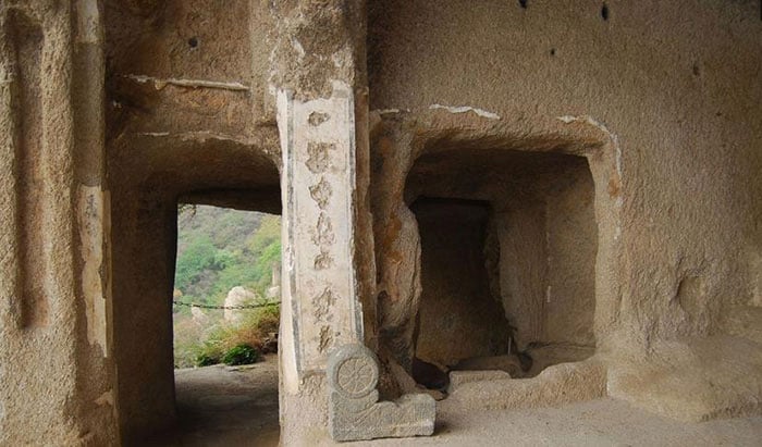 Bí ẩn hồn ma trong hang động bỏ hoang gần Vạn Lý Trường Thành - Ảnh 3.
