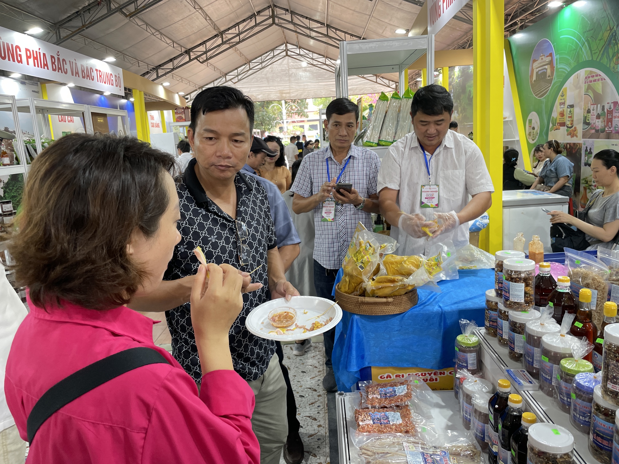 Thả ga mua đặc sản, sản phẩm OCOP cả nước, không thiếu thứ gì ở TP.HCM - Ảnh 6.