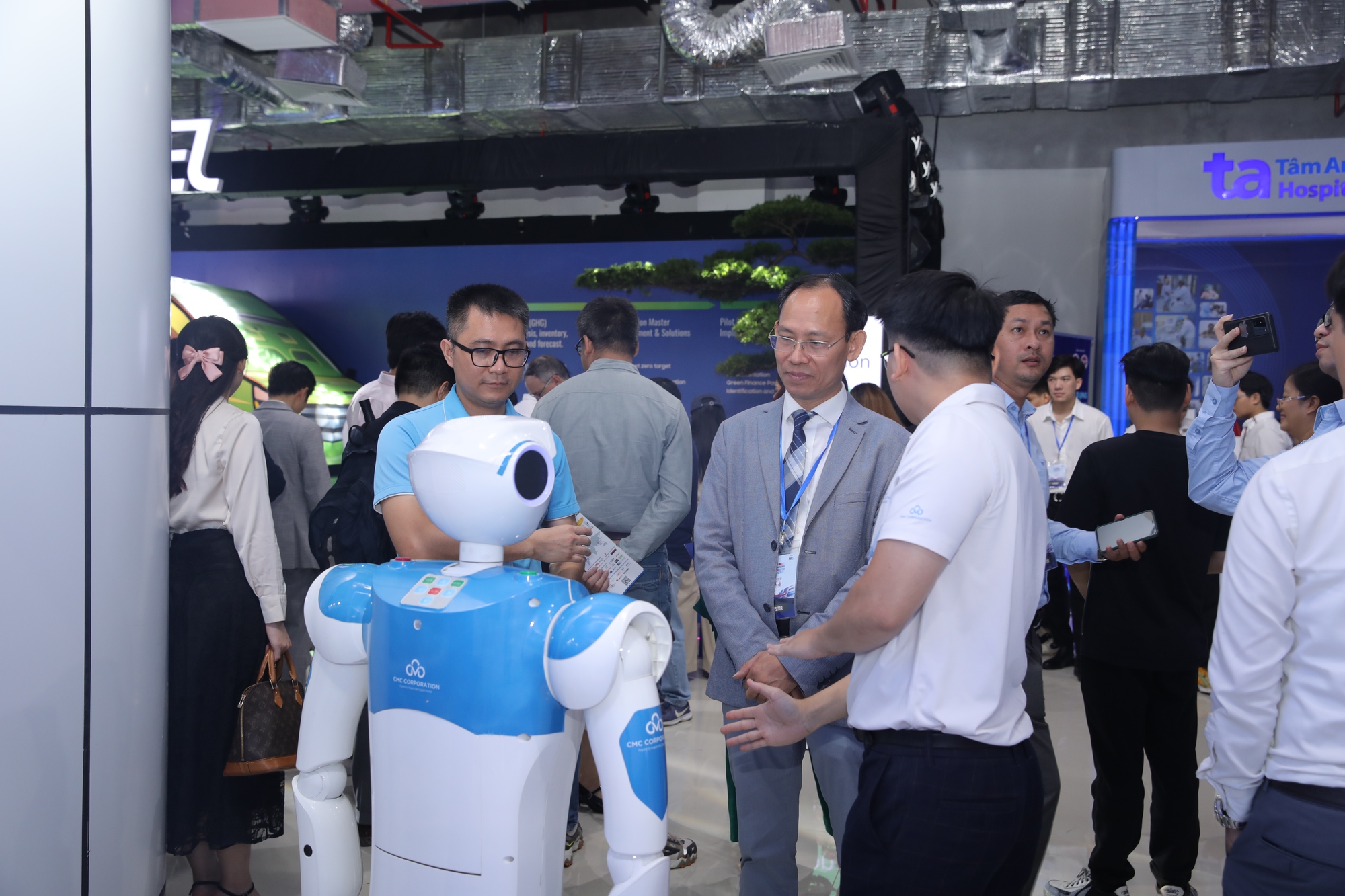 Triển lãm Quốc tế đổi mới sáng tạo Việt Nam 2023: Ấn tượng triển lãm đổi mới sáng tạo của CMC - Ảnh 4.