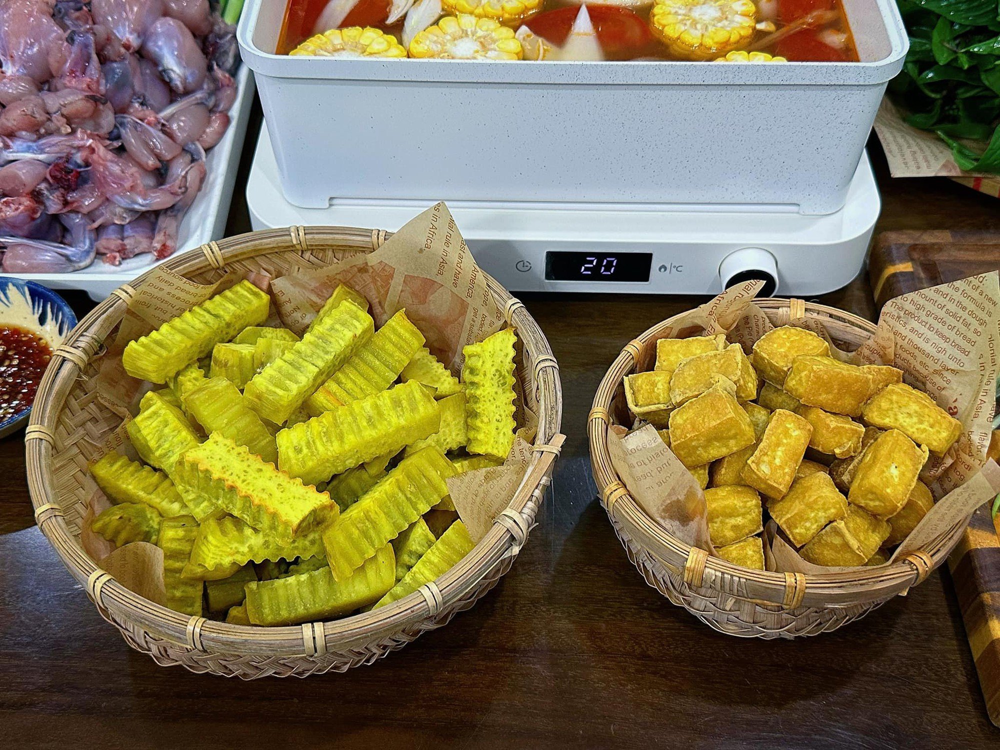 Loại rau thường ăn kèm với phở, được xem là &quot;thần dược chữa bệnh&quot; đem nấu lẩu ếch cực ngon - Ảnh 6.