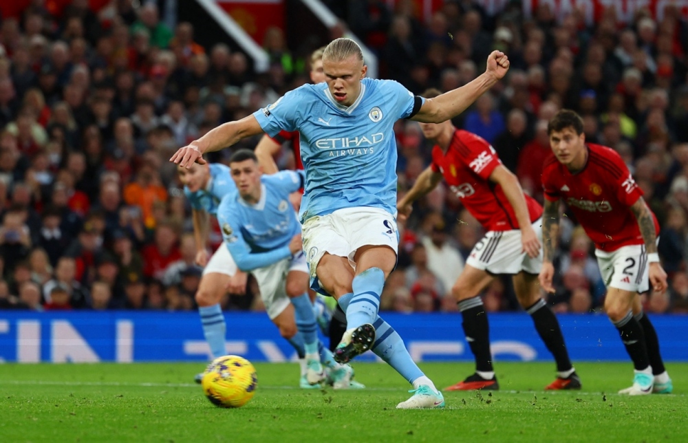 M.U thua Man City, HLV Ten Hag “cạn lời” về 1 tình huống - Ảnh 2.