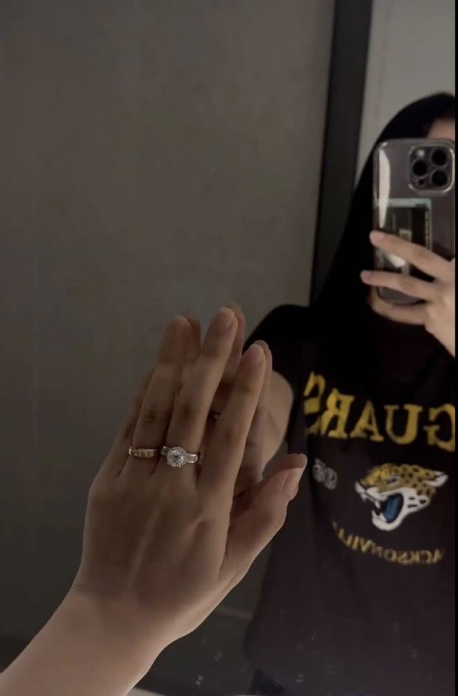Phải thi đấu xa nhà, Quế Ngọc Hải &quot;bạo chi&quot; để... nịnh vợ - Ảnh 1.