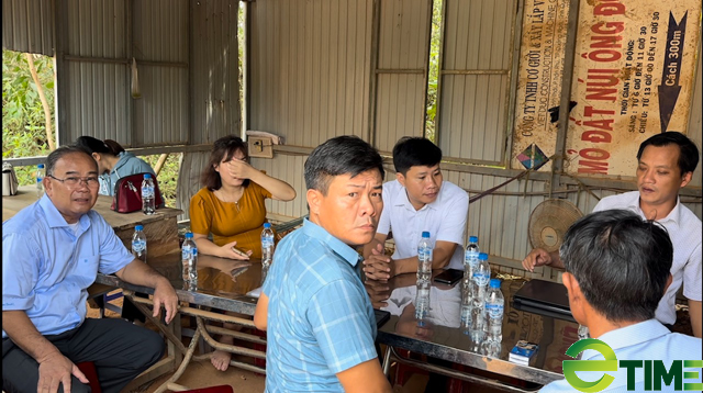 Sai phạm tại mỏ đất Công ty Việt Đức: Báo cáo UBND thành phố và Đoàn kiểm tra Sở TNMT “đá” nhau - Ảnh 5. Sai phạm tại mỏ đất Công ty Việt Đức: Báo cáo UBND thành phố và Đoàn kiểm tra Sở TNMT “đá” nhau - Ảnh 5.