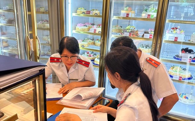 Vụ bé 6 tuổi tử vong nghi ngộ độc sau ăn bánh đêm Trung thu: Kiểm tra cửa hàng bánh Givral ở Bình Thạnh 