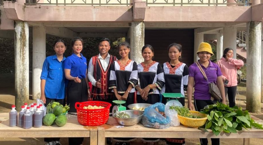 Chợ phiên nông sản độc đáo vùng cao ở Khánh Hòa, có đặc sản thành phố đốt  đuốc cũng khó tìm ra