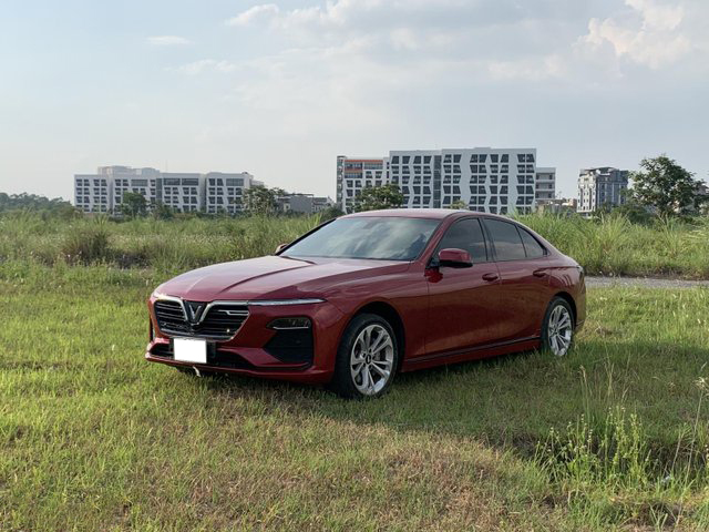Lăn bánh 2 năm, chủ xe VinFast Lux A2.0 rao bán giá lỗ ngỡ ngàng - Ảnh 1.