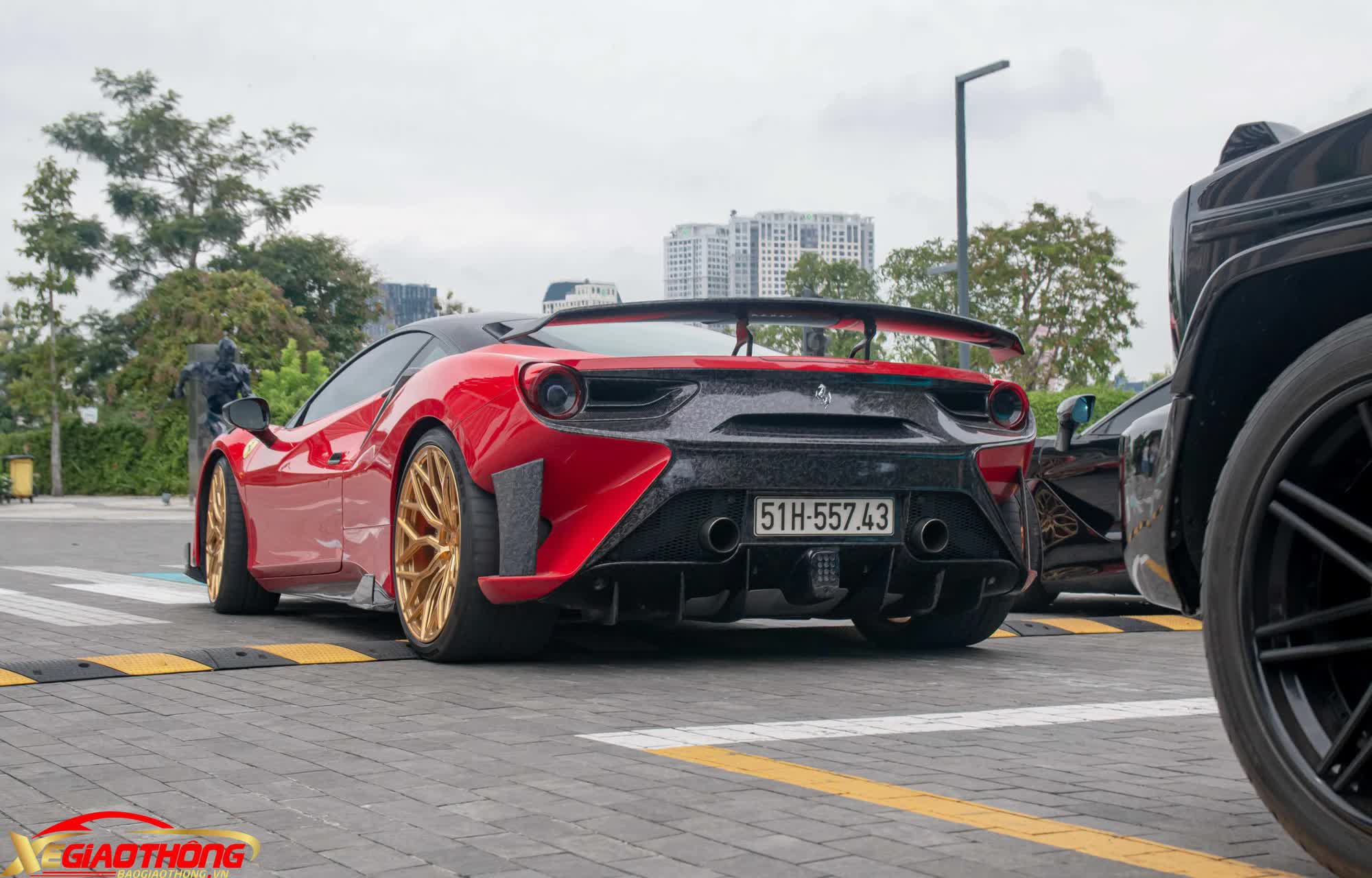 Ferrari 488 GTB độ &quot;khủng&quot; nhất Việt Nam xuống phố - Ảnh 3.