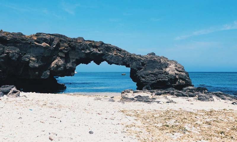 Mẹo nhỏ đi du lịch đảo Lý Sơn không bị &quot;phêu&quot; nằm cả ngày trong khách sạn - Ảnh 2.