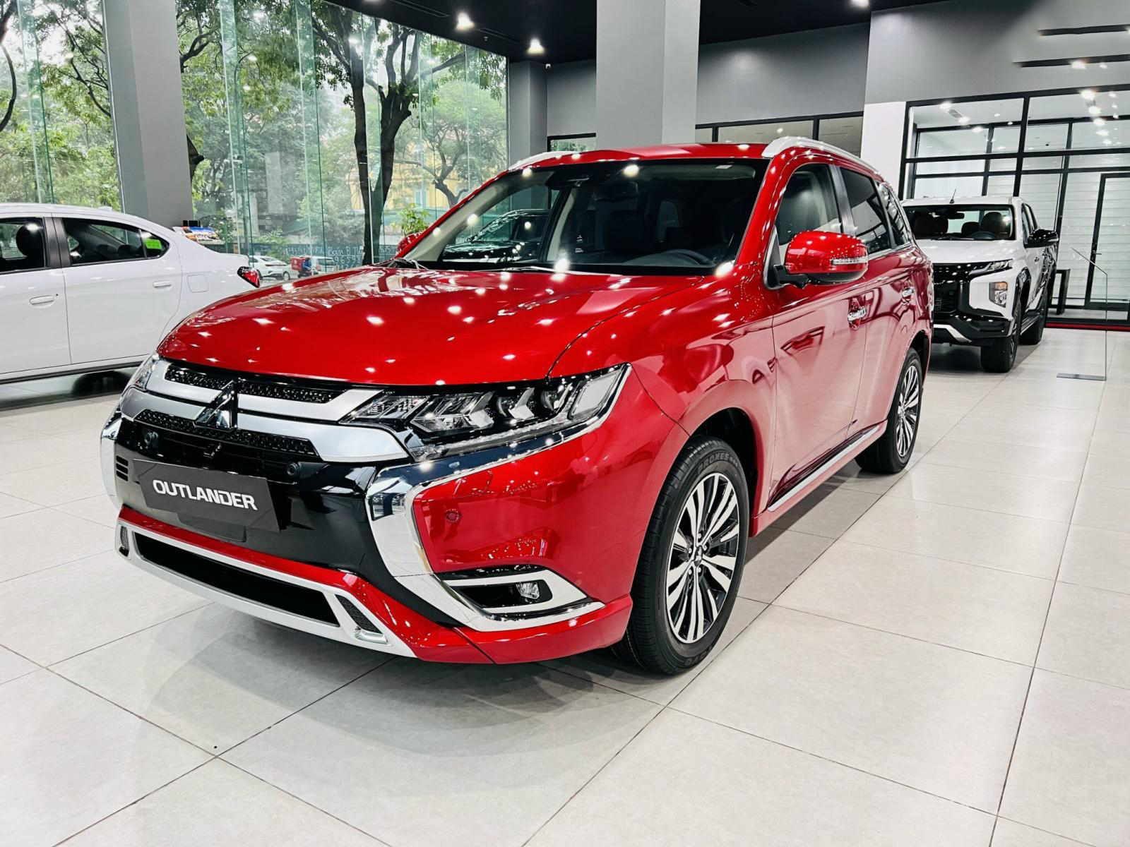 Giá xe Mitsubishi Outlander tháng 11/2023: Ưu đãi sâu đấu Honda CR-V, Mazda CX-5 - Ảnh 1.