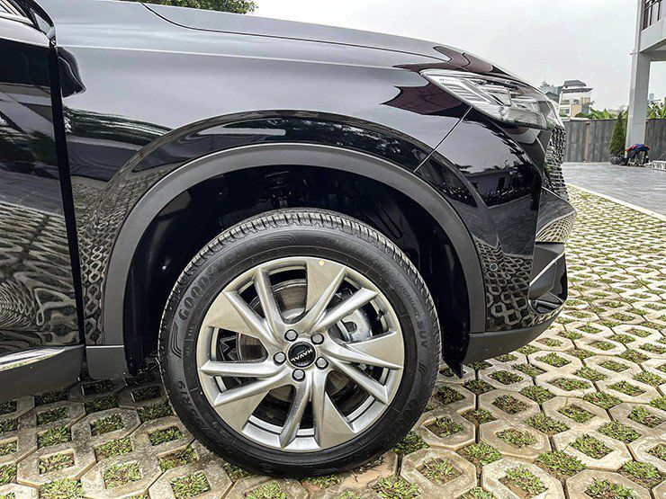 Đây là mẫu SUV nổi bật với nội thất siêu rộng, động cơ ăn xăng cực ít - Ảnh 4.