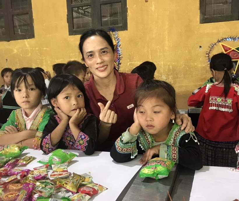 Cô giáo miền xuôi biệt phái lấp chỗ trống tiếng Anh ở vùng cao - Ảnh 2.