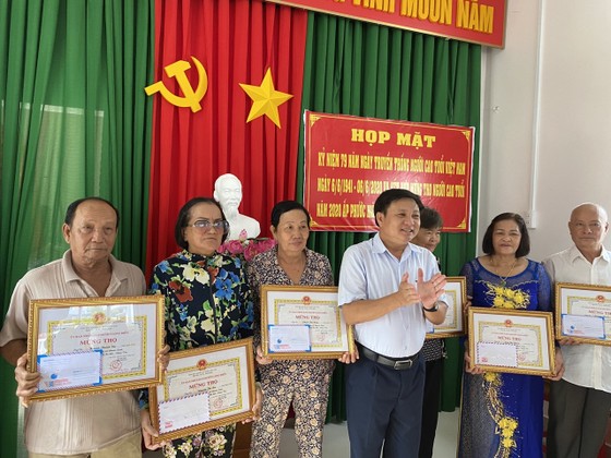 Ông Bí thư nặng lòng với thiện nguyện - Ảnh 1.