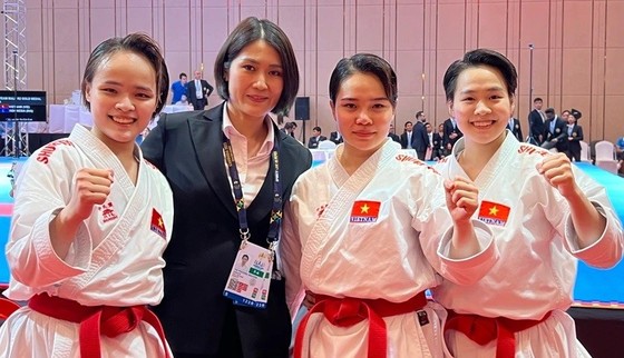 HLV karate Nguyễn Hoàng Ngân: &quot;Tôi rất bất ngờ khi được tặng danh hiệu &quot;Công dân Thủ đô ưu tú&quot;  - Ảnh 2.