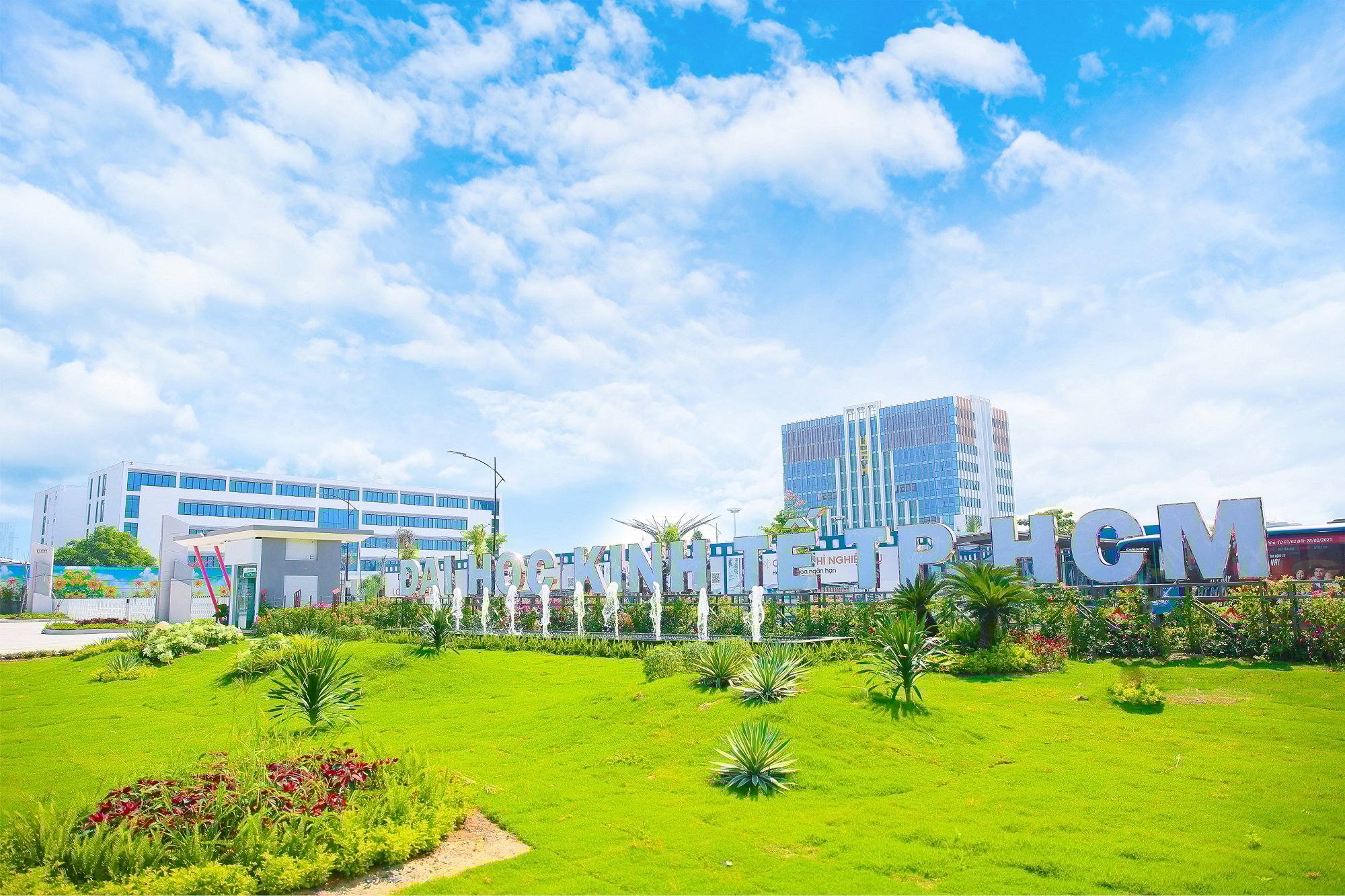 Trường ĐH Kinh tế TP.HCM được chuyển thành Đại học Kinh tế TP.HCM - Ảnh 1.