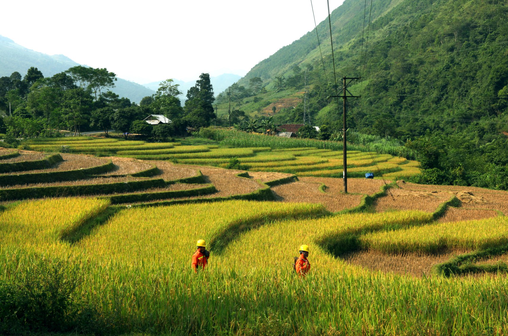 Đưa điện về nông thôn (Hà Giang)