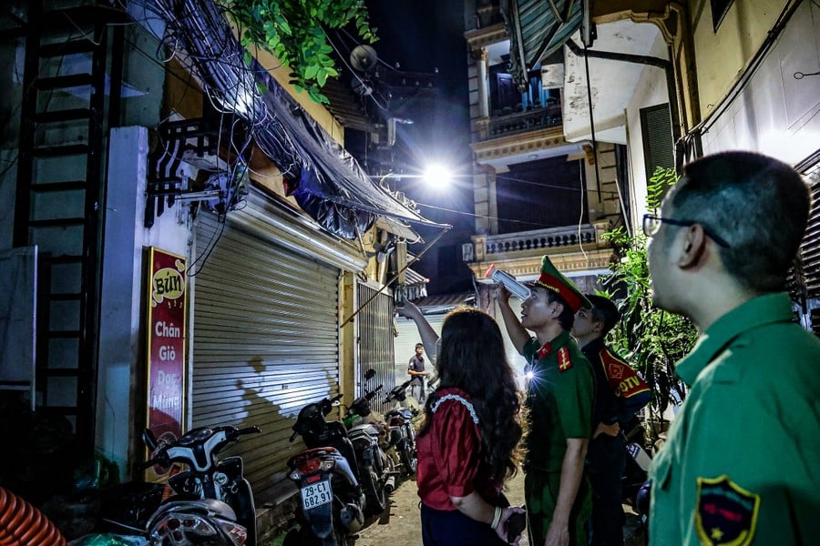 Tổ tuần tra đêm về phòng cháy, chữa cháy đầu tiên ở Hà Nội có gì đặc biệt? - Ảnh 9.
