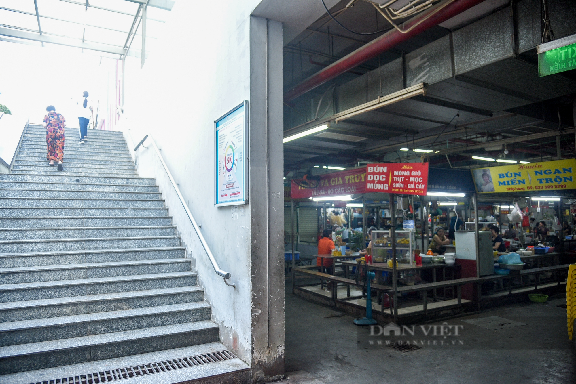 Khám phá khu chợ trăm tuổi của Hà Nội được &quot;đưa xuống lòng đất&quot; - Ảnh 3.