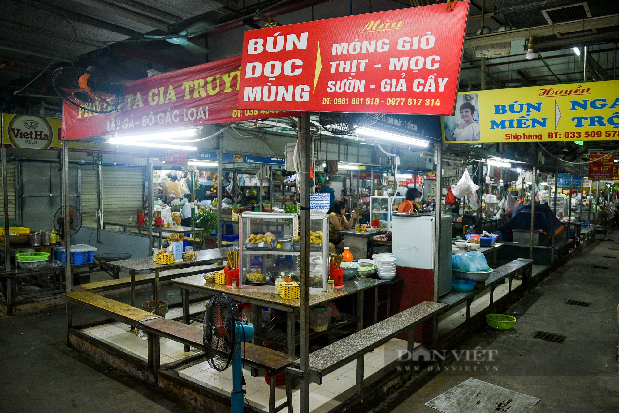 Khám phá khu chợ trăm tuổi của Hà Nội được &quot;đưa xuống lòng đất&quot; - Ảnh 4.