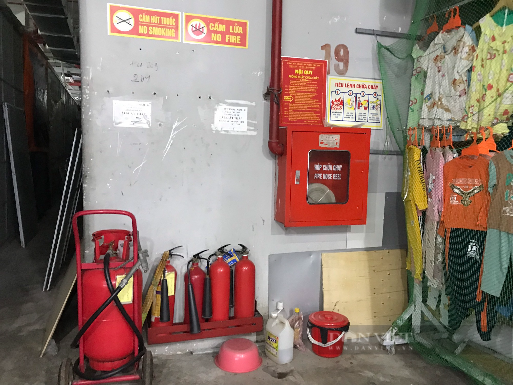Khám phá khu chợ trăm tuổi của Hà Nội được &quot;đưa xuống lòng đất&quot; - Ảnh 13.