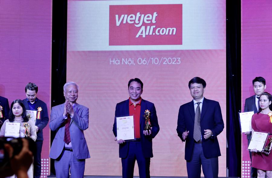 Hé lộ 10 thương hiệu mạnh của Việt Nam năm 2023-2024 - Ảnh 1. Hé lộ 10 thương hiệu mạnh của Việt Nam năm 2023-2024 - Ảnh 1.