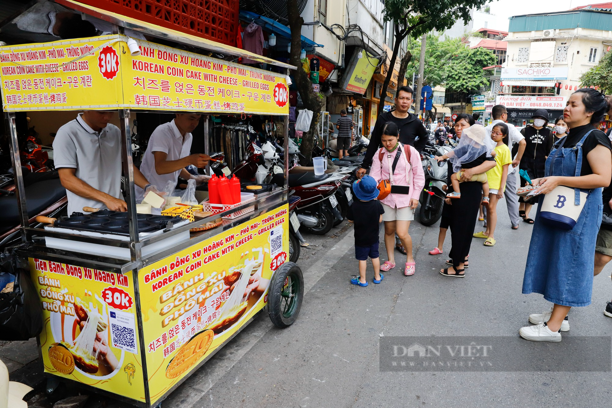 Bánh đồng xu phô mai ế ẩm không ngờ chỉ sau một tháng nhà nhà, người người rủ nhau xếp hàng chờ mua  - Ảnh 7.