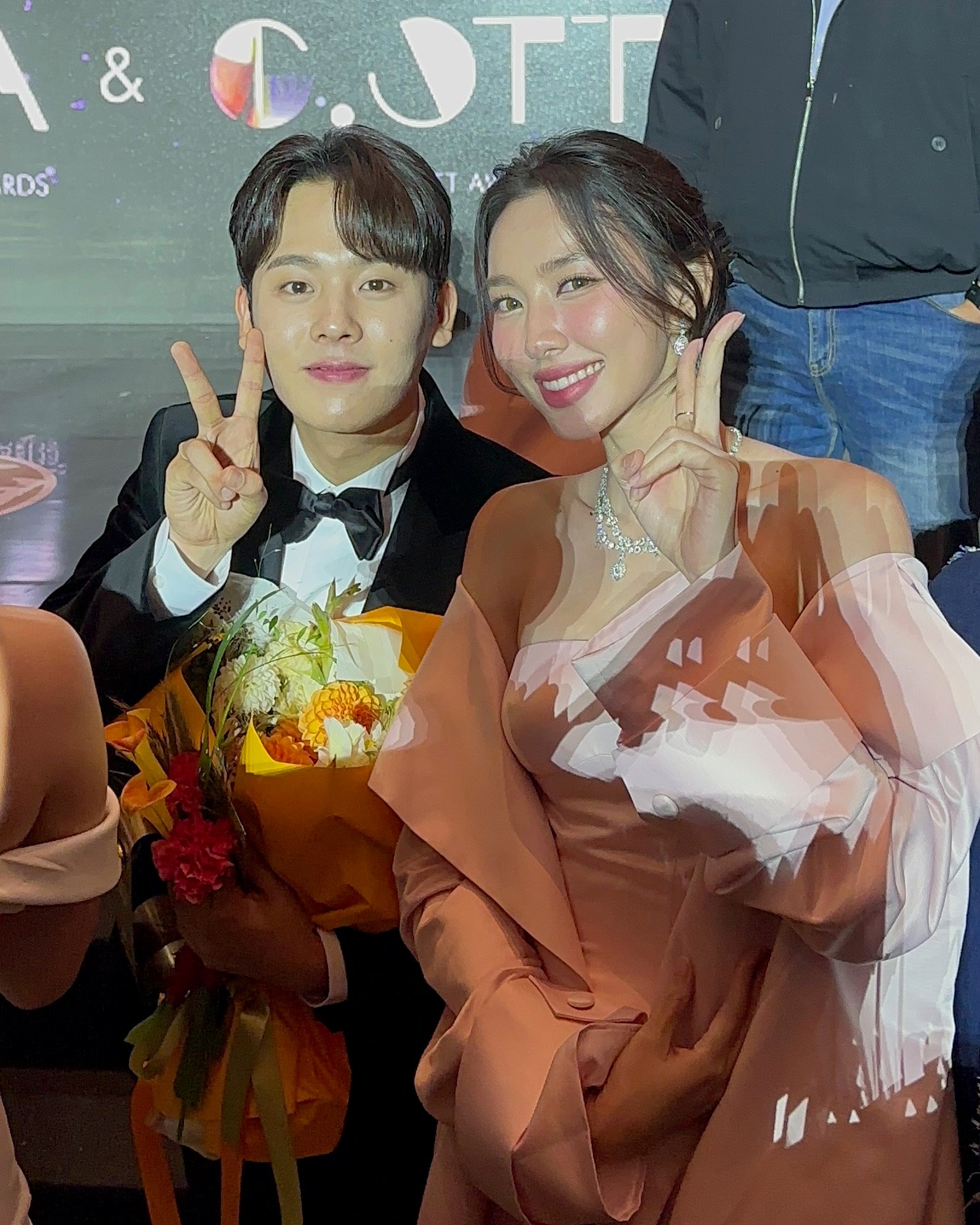 Hoa hậu Thùy Tiên xinh đẹp, quyến rũ khi &quot;đọ sắc&quot; với bạn diễn của Song Hye Kyo - Ảnh 4.