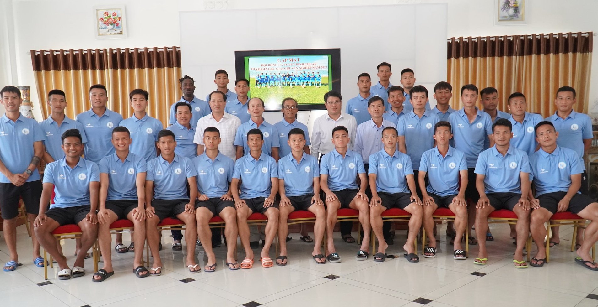 Thông tin mới nhất vụ cầu thủ bóng đá Bình Thuận chưa nhận tiền thưởng - Ảnh 1.