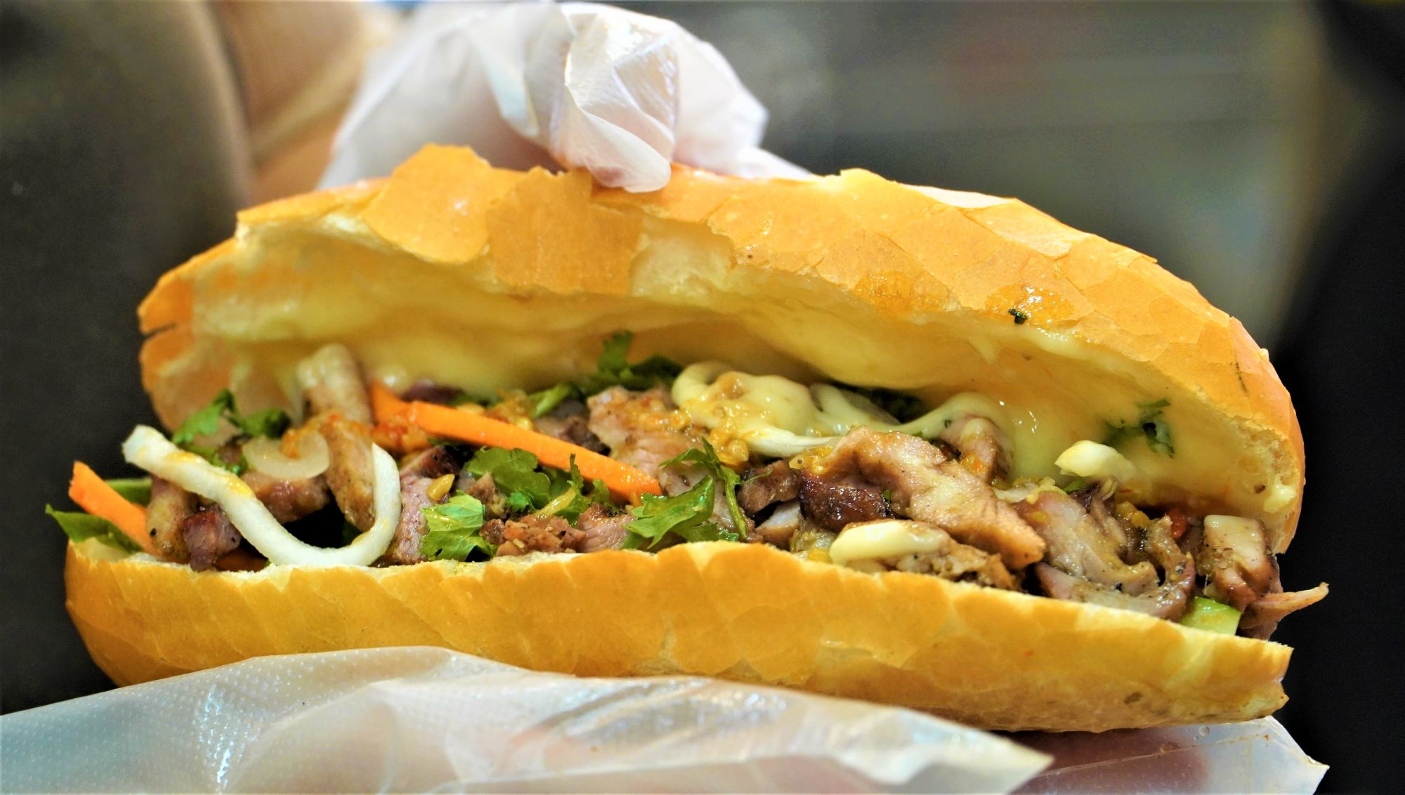 Tiệm bánh mì có cái tên lạ đời &quot;Chim chạy&quot; - Ảnh 2.