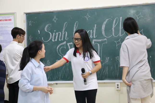 Nữ sinh Tây Nguyên nỗ lực thoát nghèo thắp sáng ước mơ con chữ cho trẻ em buôn làng - Ảnh 5.
