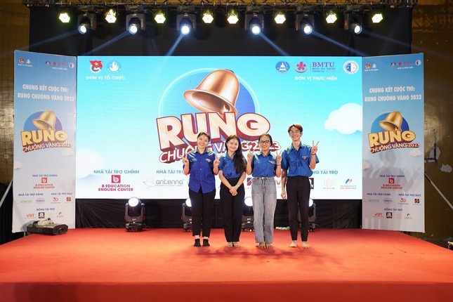 Nữ sinh Tây Nguyên nỗ lực thoát nghèo thắp sáng ước mơ con chữ cho trẻ em buôn làng - Ảnh 8.