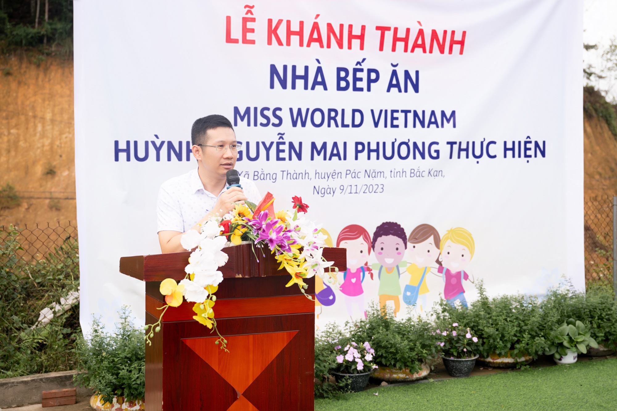 Cùng Miss World Vietnam 2022 Huỳnh Nguyễn Mai Phương cõng ước mơ lên điểm trường nghèo - Ảnh 10.