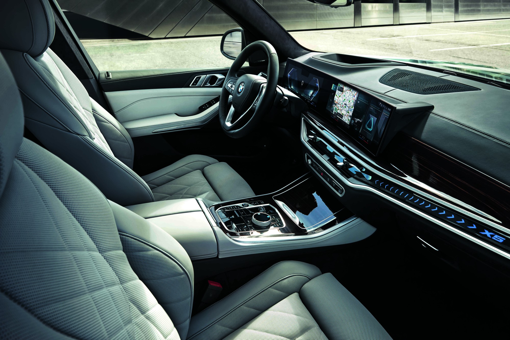 Siêu phẩm BMW XM VÀ X5 mới chính thức &quot;chào làng&quot; tại thị trường Việt Nam - Ảnh 2.