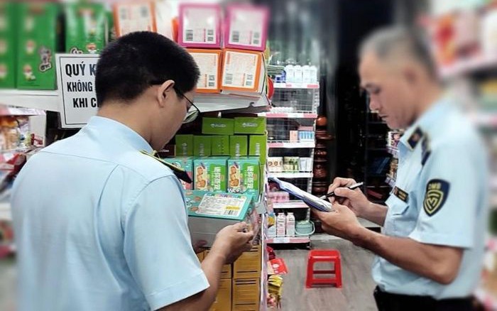Tạm giữ hơn 5.000 sản phẩm mỹ phẩm, thực phẩm không rõ nguồn gốc