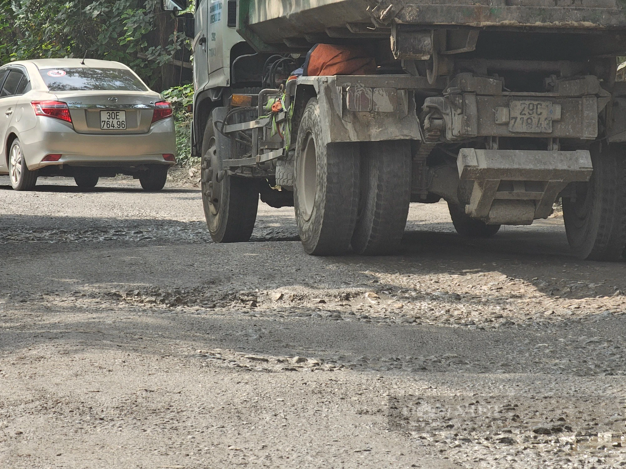 Tỉnh lộ 35 xuống cấp nghiêm trọng trên địa bàn huyện Sóc Sơn (Hà Nội) - Ảnh 6.