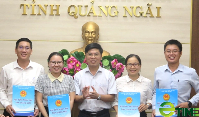 Quảng Ngãi điều động, bổ nhiệm 5 lãnh đạo phòng, ban của tỉnh và TX.Đức Phổ - Ảnh 1. Quảng Ngãi điều động, bổ nhiệm 5 lãnh đạo phòng, ban của tỉnh và TX.Đức Phổ - Ảnh 1.