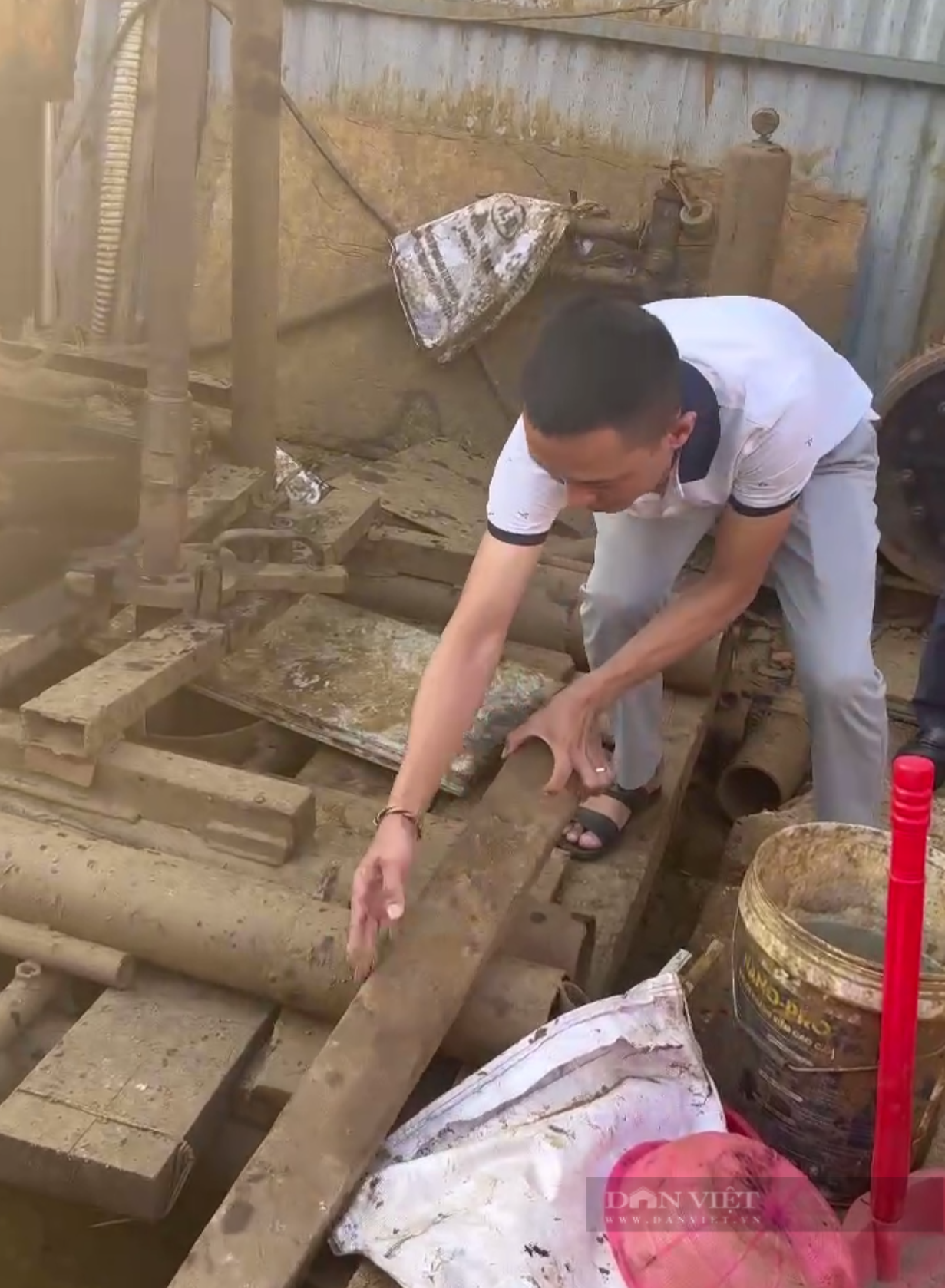 Vụ người dân KĐT Thanh Hà &quot;tố&quot; công ty cấp nước sạch &quot;lén lút&quot; khoan giếng ngầm: UBND huyện Thanh Oai kiểm tra đột xuất - Ảnh 2.