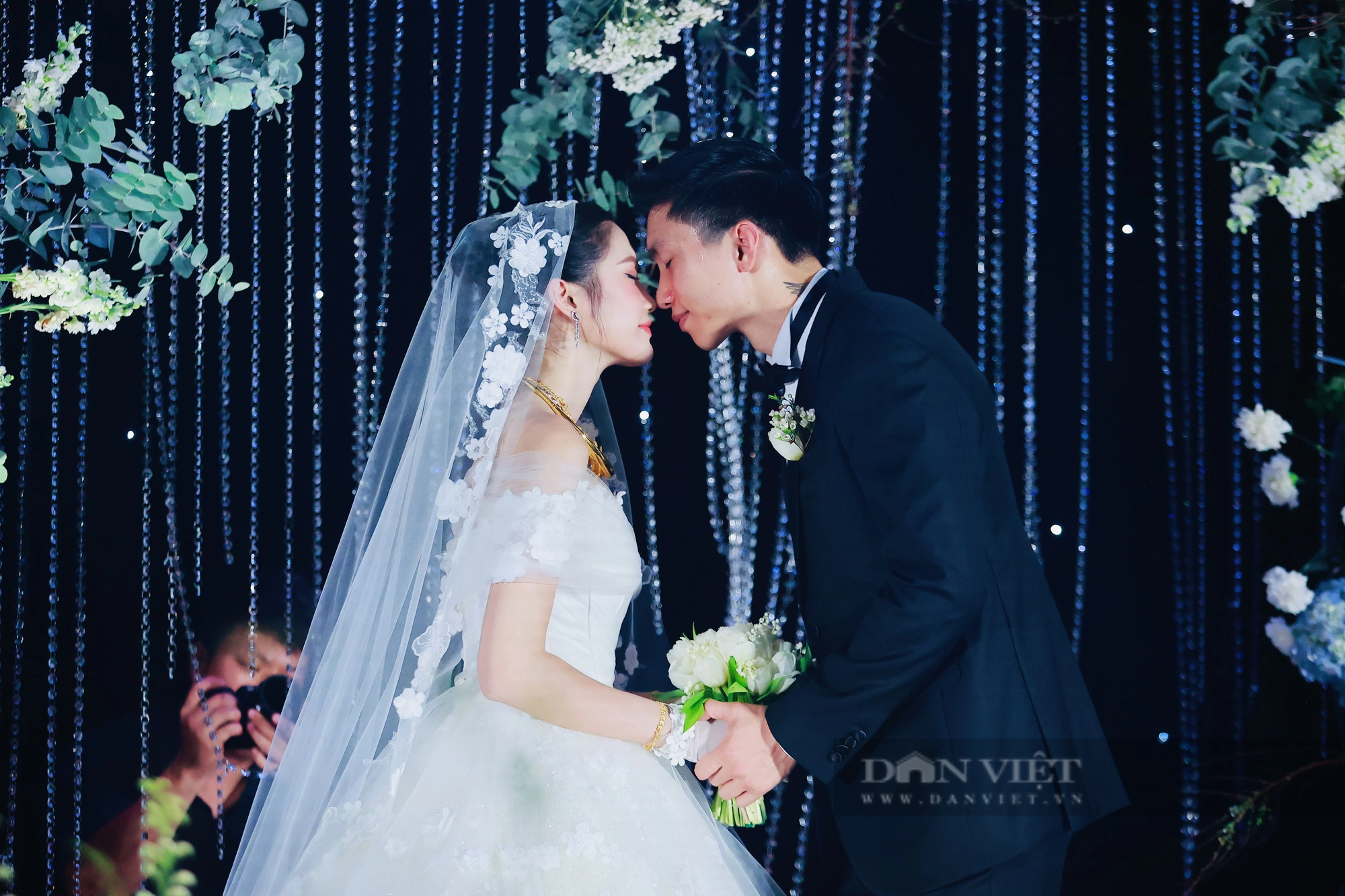 Đám cưới Đoàn văn Hậu gặp sự cố, Hoà Minzy làm điều dễ thương - Ảnh 4.