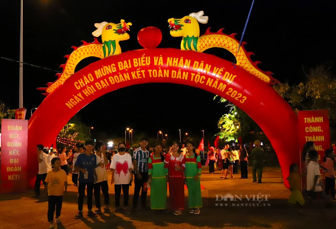 Phó Thủ tướng Lê Minh Khái dự ngày hội đại đoàn kết toàn dân tộc ở Ninh Thuận - Ảnh 1.