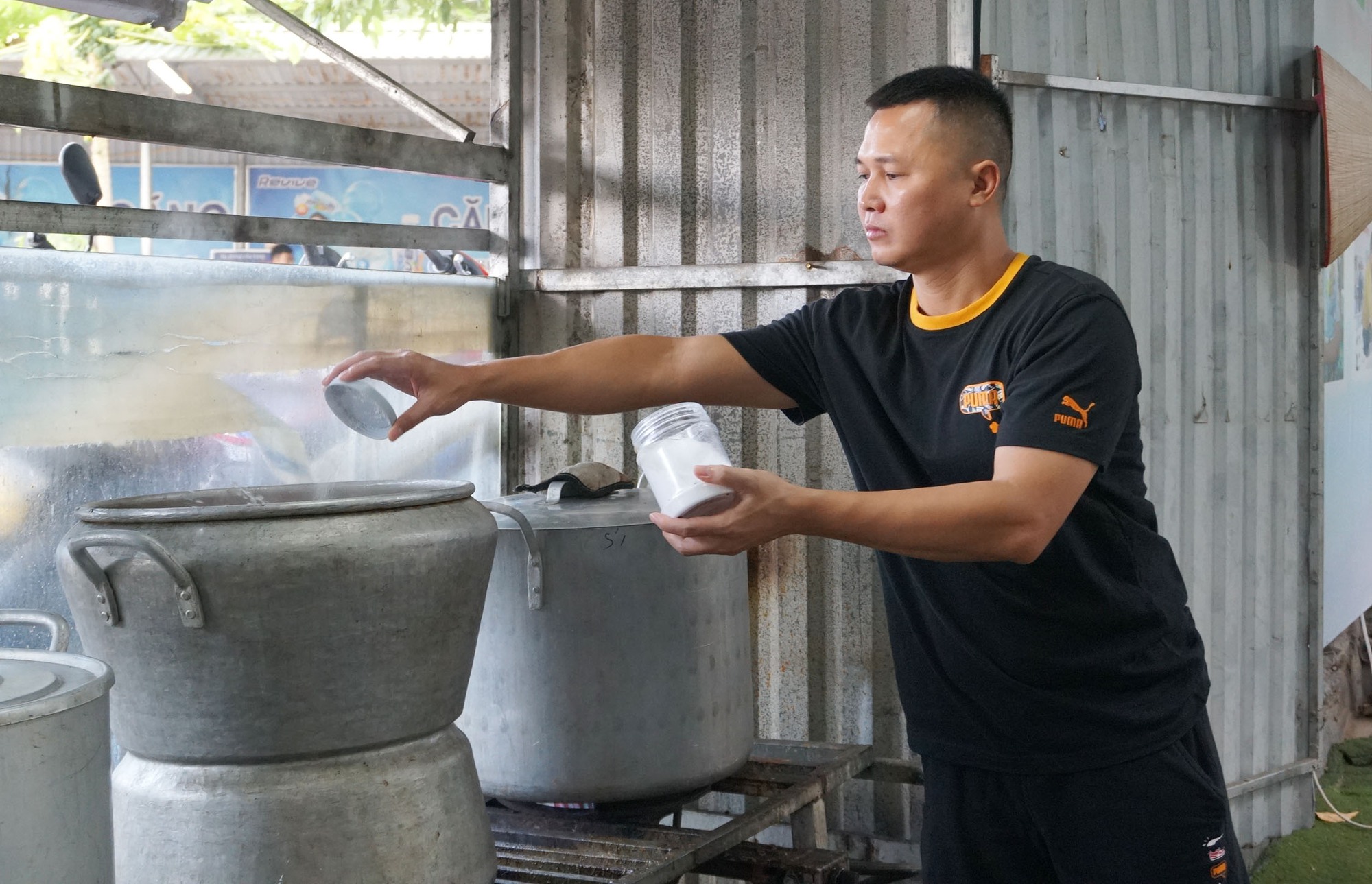 Ấm lòng bữa cơm 0 đồng san sẻ gánh nặng với bệnh nhân - Ảnh 8.