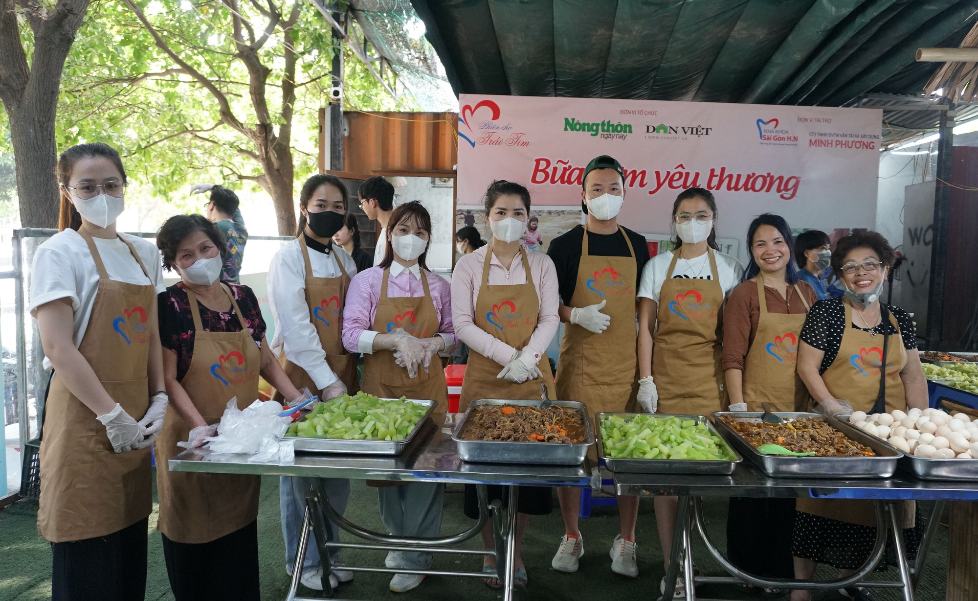 Ấm lòng bữa cơm 0 đồng san sẻ gánh nặng với bệnh nhân - Ảnh 10.