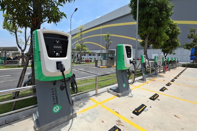 Giải bài toán hạ tầng trạm sạc ô tô điện - Ảnh 2.