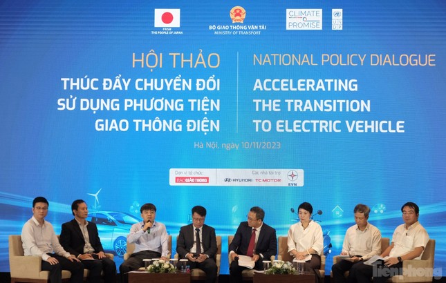 Giải bài toán hạ tầng trạm sạc ô tô điện - Ảnh 1.