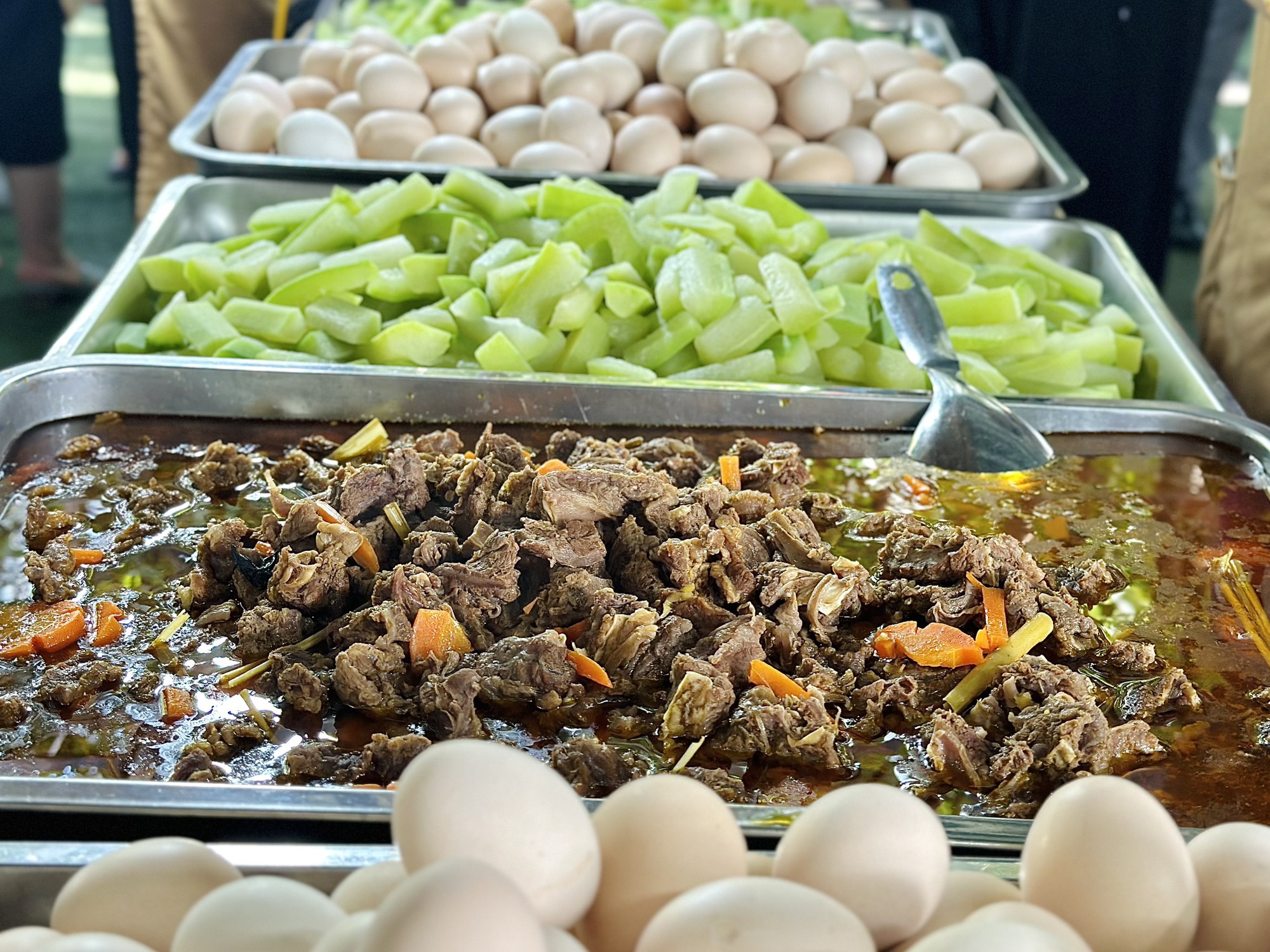 Ấm lòng bữa cơm 0 đồng san sẻ gánh nặng với bệnh nhân - Ảnh 11.