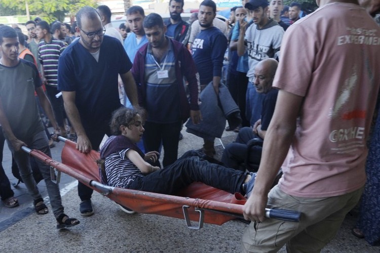 Hình ảnh hàng chục bệnh viện ở Dải Gaza bên bờ vực sụp đổ - Ảnh 12.