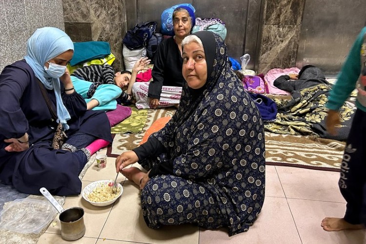 Hình ảnh hàng chục bệnh viện ở Dải Gaza bên bờ vực sụp đổ - Ảnh 9.