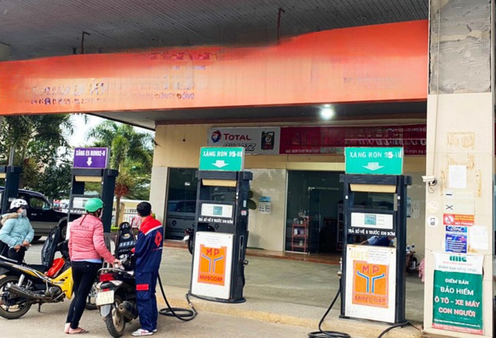 Xử phạt gần 900 triệu đồng doanh nghiệp bán xăng kém chất lượng - Ảnh 1.