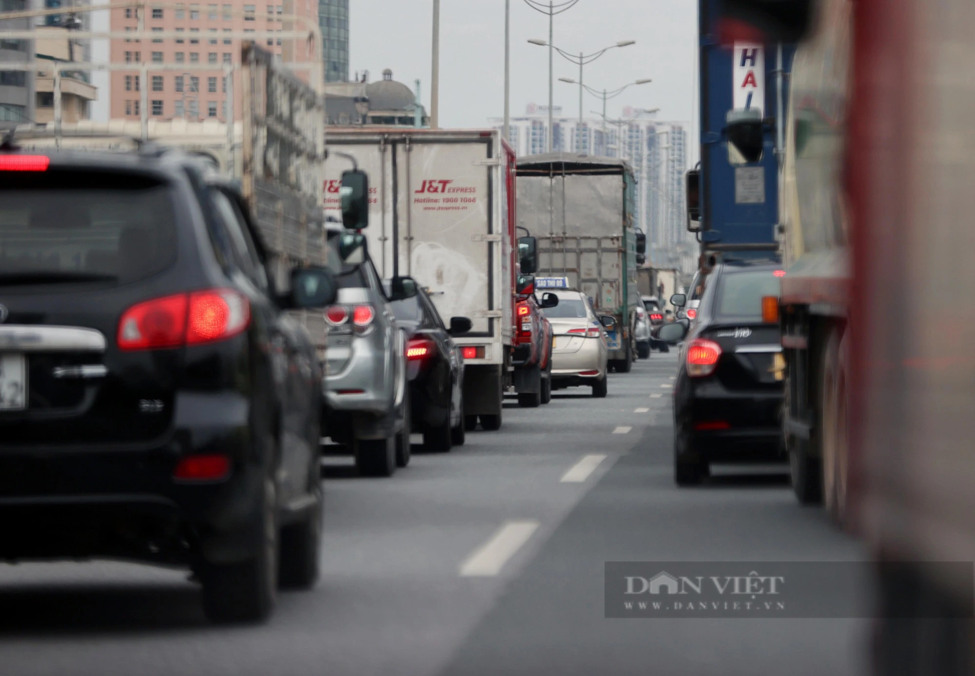 Xe biển xanh, biển đỏ... &quot;lao ầm ầm&quot; vào làn khẩn cấp đường trên cao Vành đai 3 - Ảnh 12.