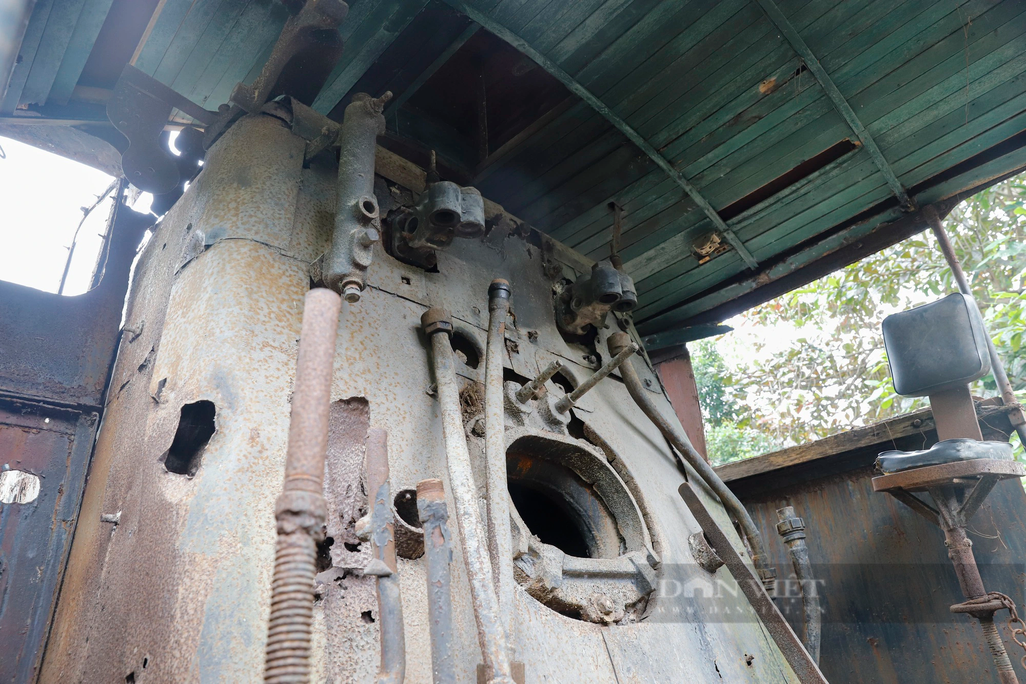Cận cảnh chiếc đầu máy xe lửa sản xuất năm 1965 sắp được giới thiệu tới du khách tại Hà Nội - Ảnh 6.